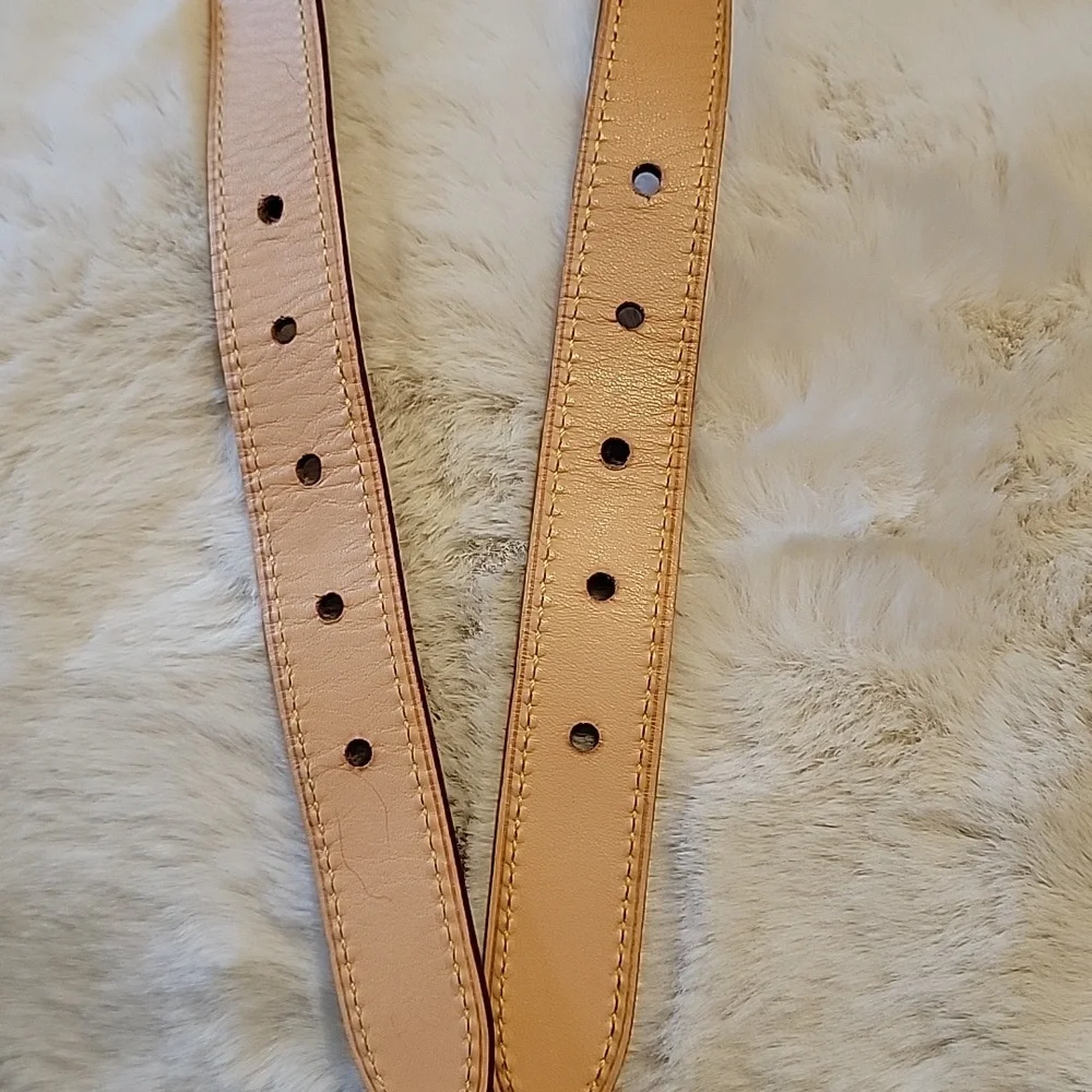 Louis Vuitton Hudson Crossbody Bag - Picture 10 of 16